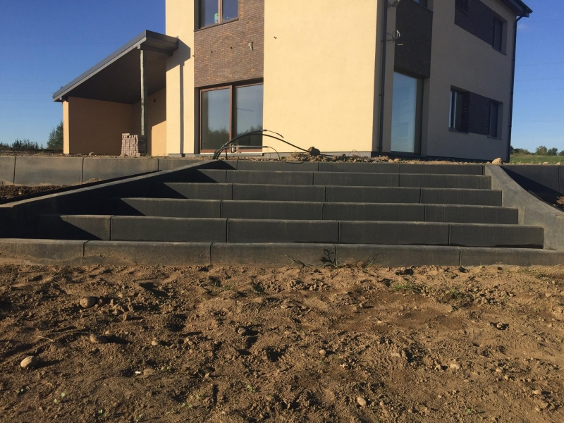 3 betoniniai betoformos laiptai