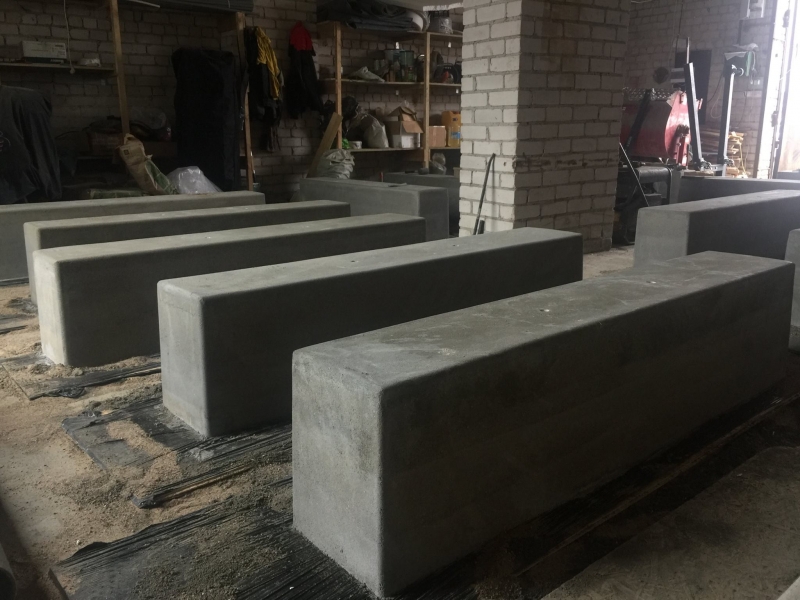 2 betoformos betoniniai suoliukai
