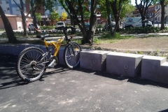 Betoformos betoniniai dviračių laikikliai statymo vietos