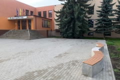betono suoliukas su wpc lentomis mokykloms