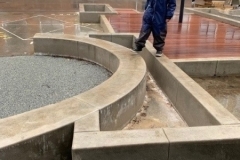 betoniniai elementai mokyklos kiemui ir erdvei